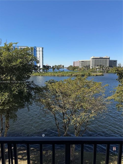 15-4805 Nw 7th St, Miami, FL, 33126-2175 | Card Image