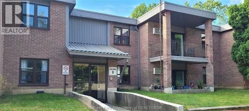 12 Montgomery Dr, Wallaceburg, ON, N8A5B5 | Card Image