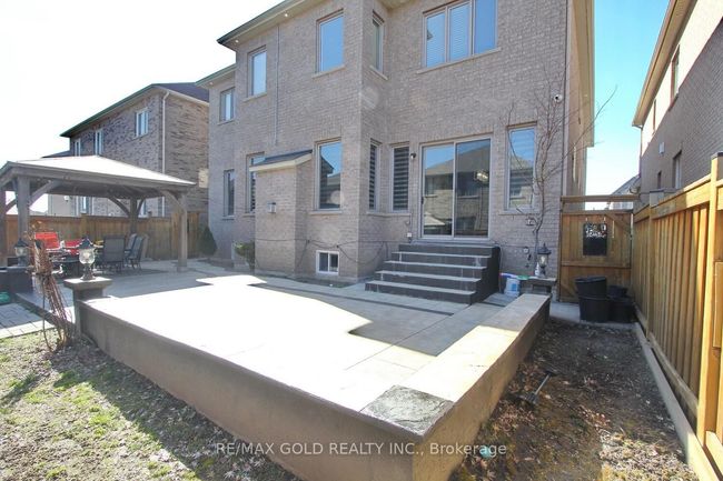 14 Ladbrook Cres, House other with 7 bedrooms, 5 bathrooms and 4 parking in Brampton ON | Image 46