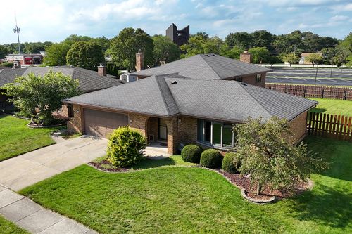 7922 Sycamore Dr, Orland Park, IL, 60462-4112 | Card Image