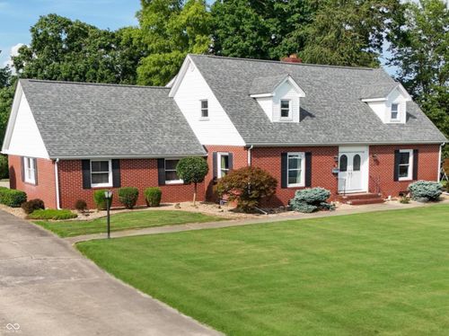 105 W Summit St, Brownstown, IN, 47220-1438 | Card Image