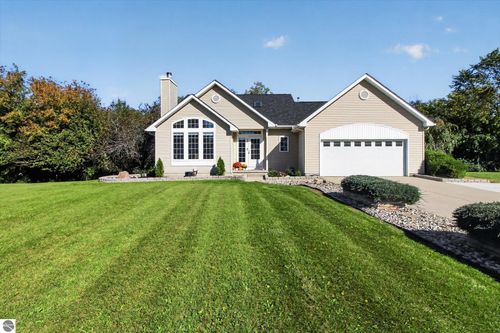 317 Red Maple Ln, Shepherd, MI, 48883-8037 | Card Image