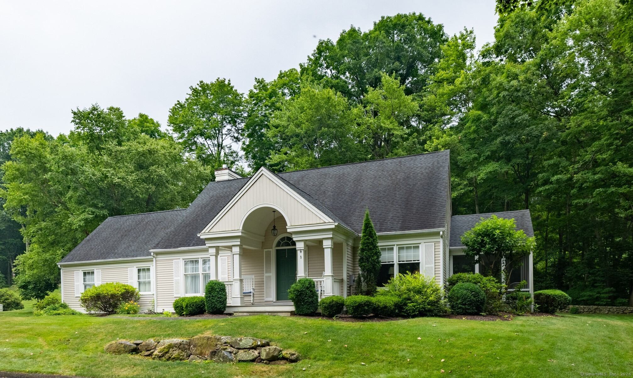 Caveson Ct, Middlebury, CT 06762