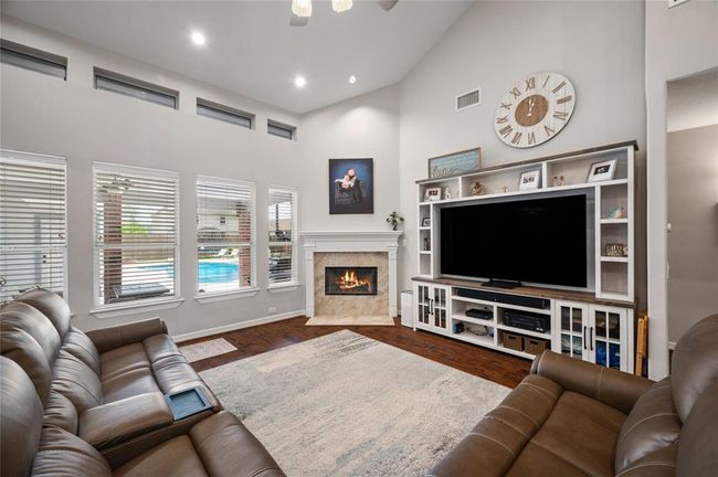 29518 Timber Trail St, House other with 5 bedrooms, 4 bathrooms and 2 parking in Spring TX | Image 14