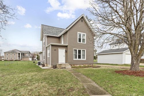 223 Hubbell St, Marshall, WI, 53559-9402 | Card Image