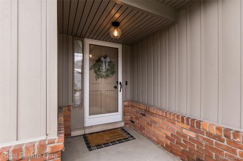 36237 Lyndon St, Livonia, MI, 48154-5124 | Card Image