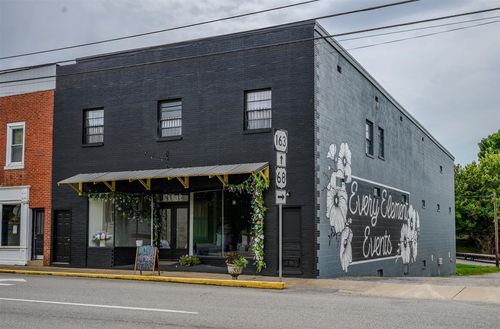107 N Main St, Edmonton, KY, 42129-9420 | Card Image