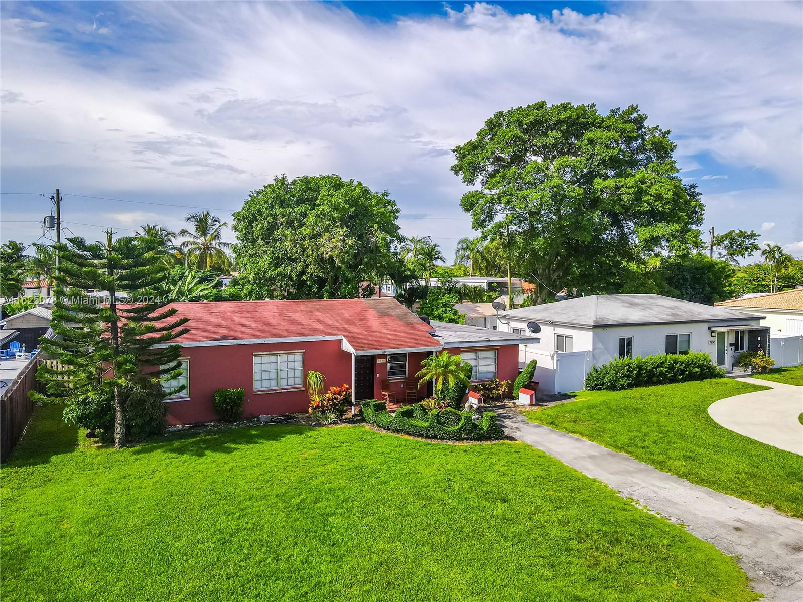 33rd St, Miami, FL 33155
