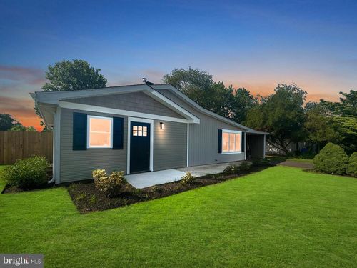7 Poplar Ln, LEVITTOWN, PA, 19054-3618 | Card Image