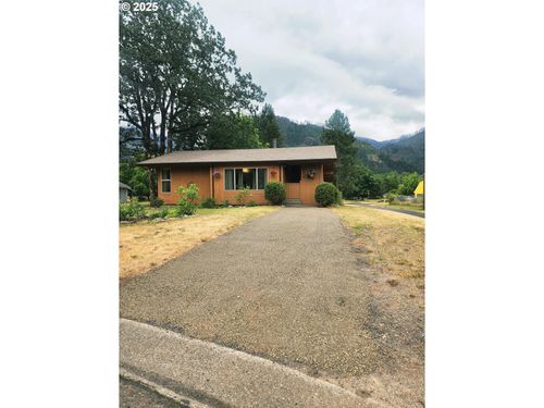 704 Fort Rains St, North Bonneville, WA, 98639-4622 | Card Image