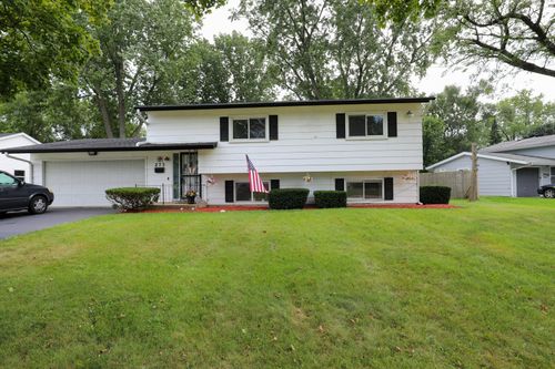 273 Berkshire Dr, Crystal Lake, IL, 60014-7524 | Card Image