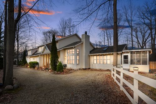 9177 Shady Ln, Lakeside, MI, 49116-5155 | Card Image