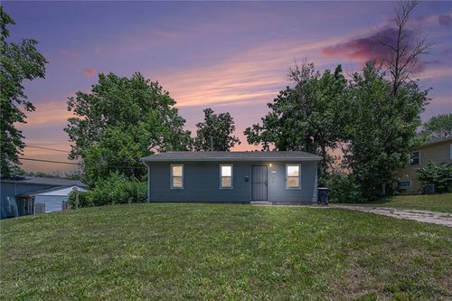 5117 Palmer Dr, Kansas City, MO, 64129-2350 | Card Image