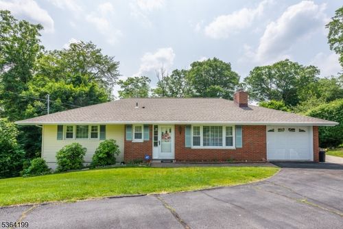 11 Putters Rd, Succasunna, NJ, 07876-2017 | Card Image
