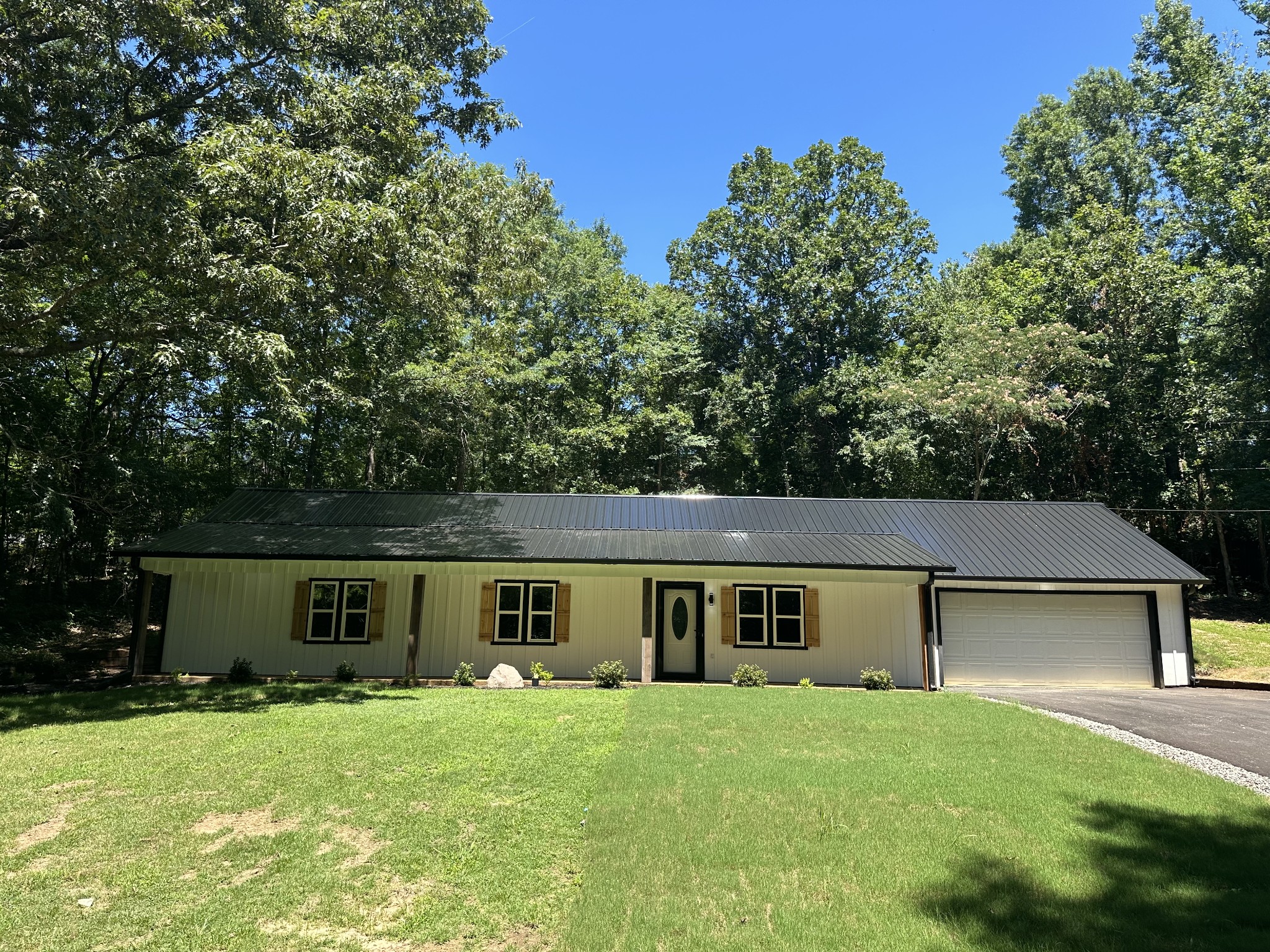 Mollie Dr, Selmer, TN 38375