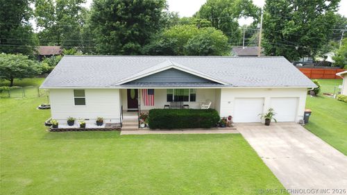 112 N Osage St, Grove, OK, 74344-3110 | Card Image