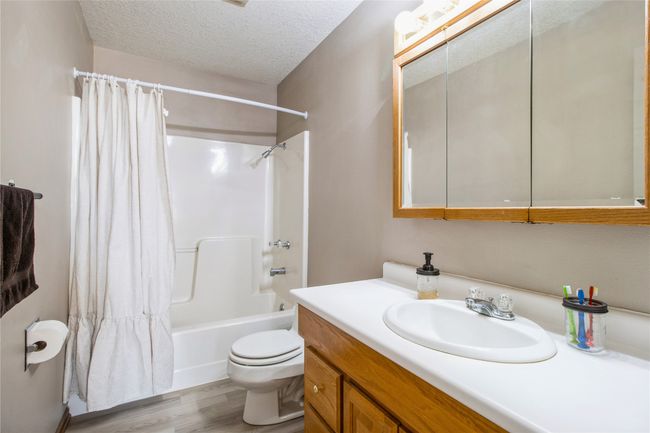 822 40 Th Ave, Home with 4 bedrooms, 4 bathrooms and null parking in Pleasantville IA | Image 25