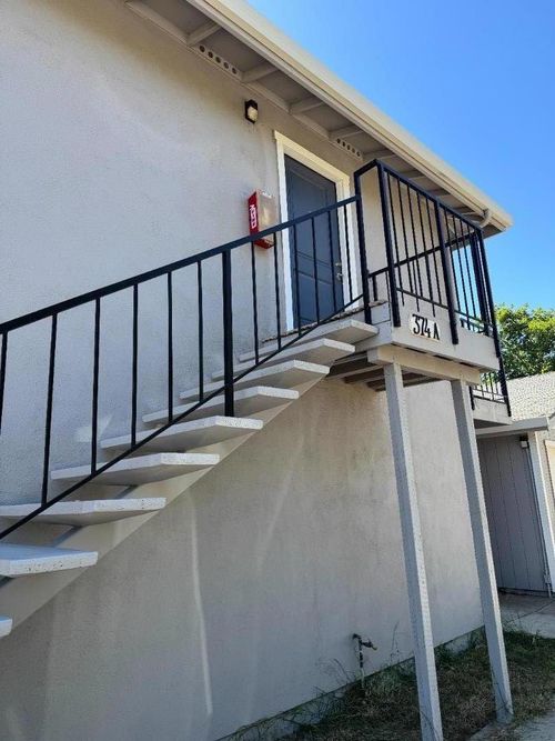 374 Oak Ave, Greenfield, CA, 93927-5235 | Card Image
