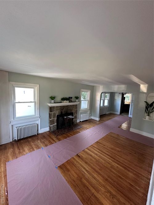 49 S Baldwin Pl, Massapequa, NY, 11758-5527 | Card Image