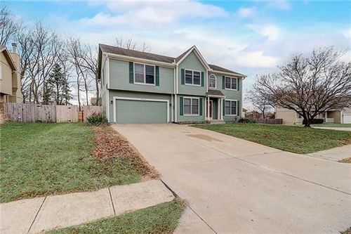 8401 Ne 75th Ter, Kansas City, MO, 64158-1261 | Card Image