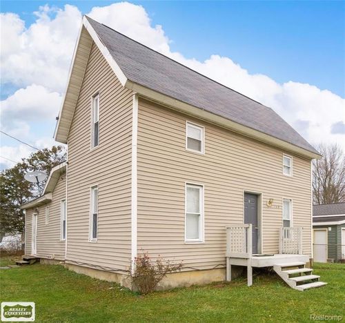 107 E Perry St, Durand, MI, 48429-1633 | Card Image