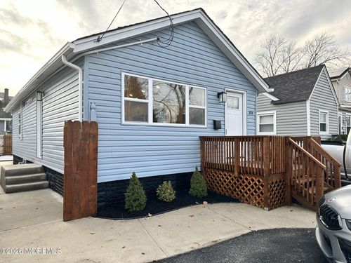 888 State Route 35, Laurence Harbor, NJ, 08879-2707 | Card Image