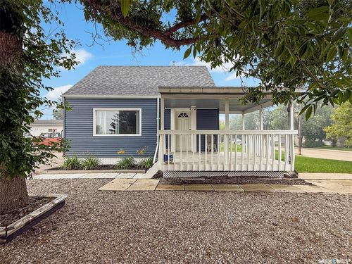 404 7th Ave Nw, Swift Current, SK, S9H0Z3 | Card Image