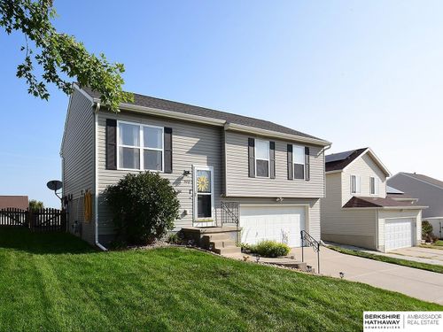 15712 Cottonwood Street, Omaha, NE, 68136 | Card Image