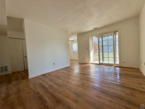 bdg-11-apt-56-255 N Michigan St, Lawrence, KS, 66044 | Card Image