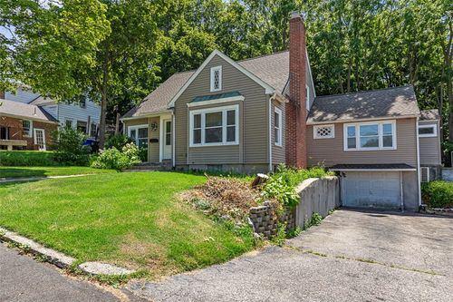 9 Country Pkwy, North Providence, RI, 02911-2601 | Card Image