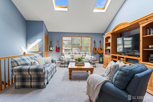 1 Olive St, Fords, NJ, 08863-2218 | Card Image