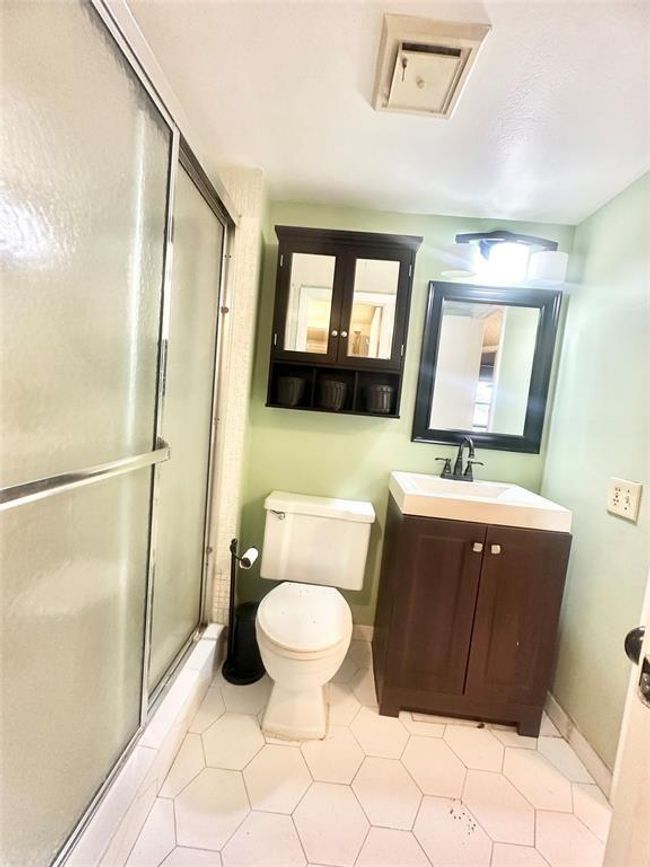 APT-108 - 9330 Lime Bay Blvd, Condo with 2 bedrooms, 2 bathrooms and null parking in Tamarac FL | Image 9