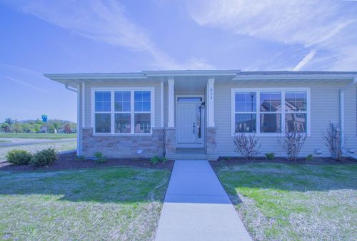 613 Hunter Oaks Boulevard, Watertown, WI, 53094 | Card Image