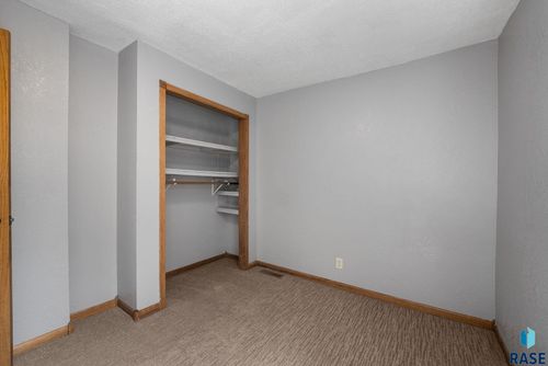 2111 S Spring Ave Avenue, Sioux Falls, SD, 57105 | Card Image