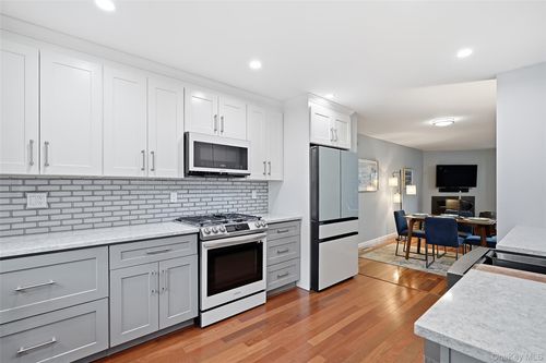 4 Cumberland Ct, Peekskill, NY, 10566-2563 | Card Image