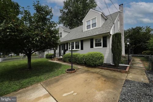 37 Woodbine Ave, MAPLE SHADE, NJ, 08052-3319 | Card Image
