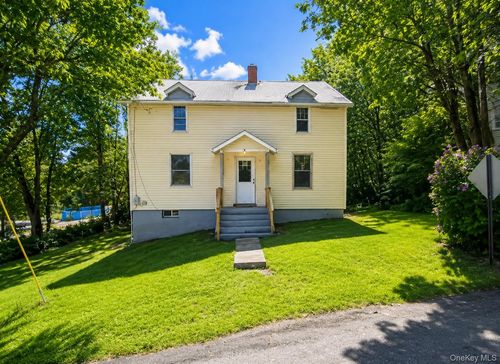 6 Old Walnut St, Catskill, NY, 12414-6915 | Card Image