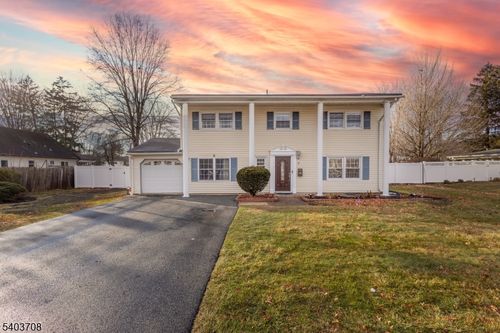 8 Curtis Dr, Lincoln Park, NJ, 07035-1307 | Card Image