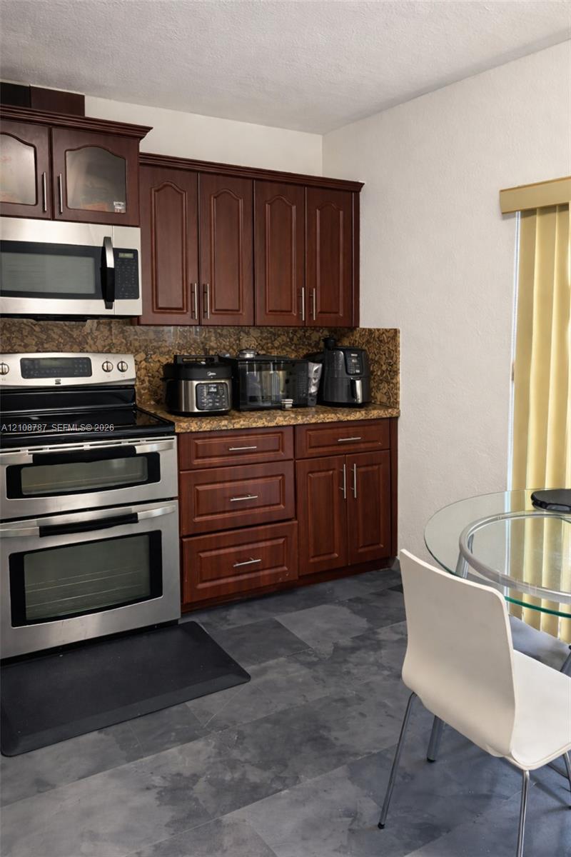 Residential Lease in Hialeah 4