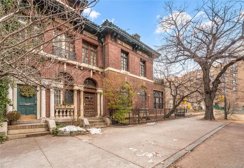 811 Riverside Dr, New York, NY, 10032-7300 | Card Image