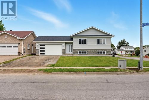 237 Pentagon Blvd, Sault Ste. Marie, ON, P6B5J4 | Card Image