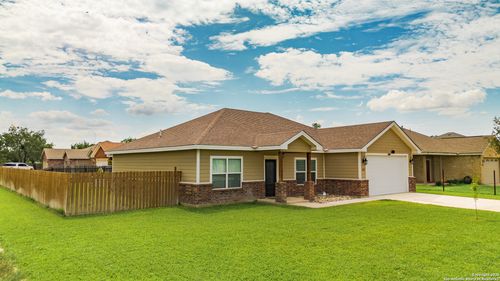 68 Sunday Ct, Uvalde, TX, 78801-4038 | Card Image