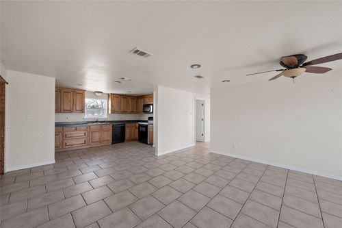310 S 3rd St, Abbott, TX, 76621-3057 | Card Image