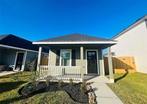 16763 N Marie Village Dr, Conroe, TX, 77306-1408 | Card Image