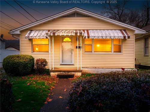 109 18th St, Dunbar, WV, 25064-2811 | Card Image