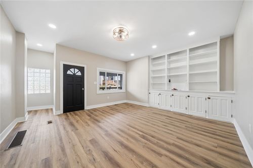 2636 Cobden St, Pittsburgh, PA, 15203-2715 | Card Image