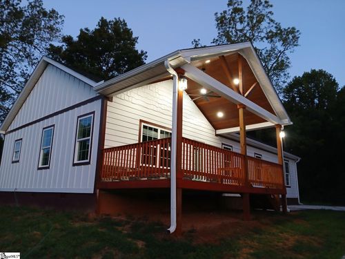 816 E Carolina Ave, Clinton, SC, 29325-2628 | Card Image