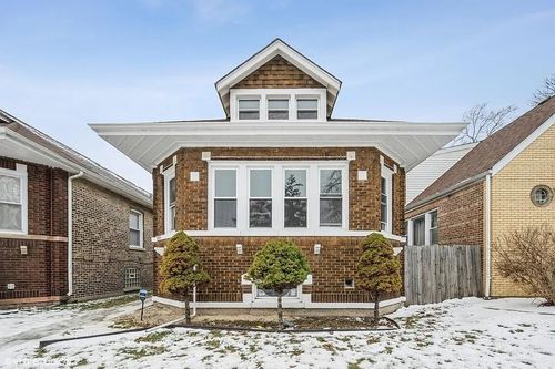 8504 S Essex Ave, Chicago, IL, 60617-2333 | Card Image