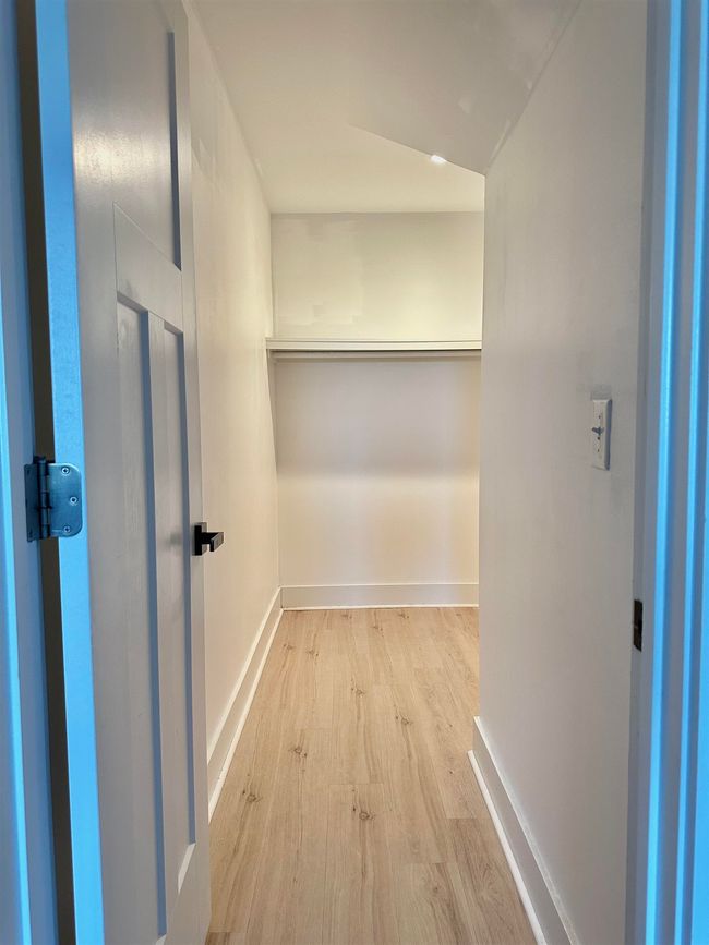 Bonus Walk-in | Image 23