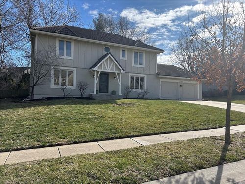 12209 Aberdeen Rd, Leawood, KS, 66209-1208 | Card Image